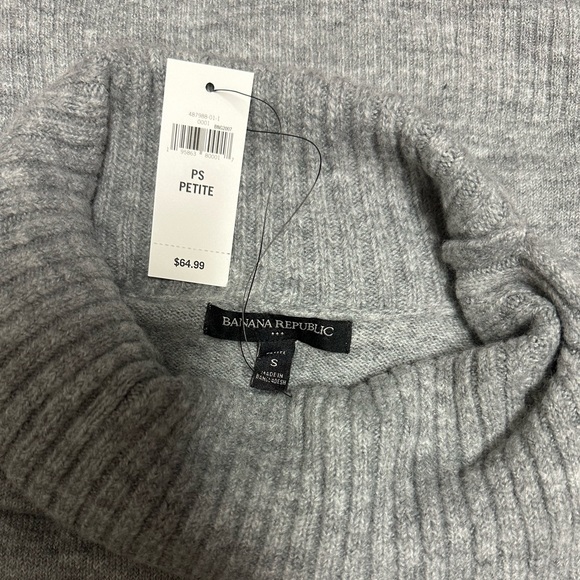 Banana Republic Cozy Turtleneck Sweater size Small Petite - Picture 3 of 3